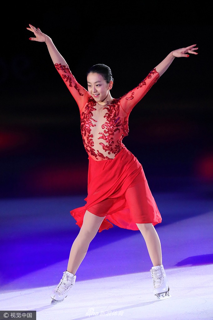 浅田真央献艺 多次换装性感妖娆