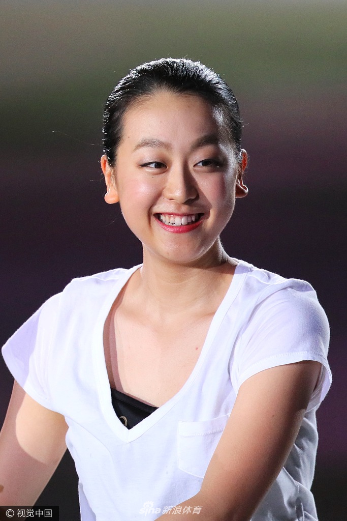 浅田真央献艺 多次换装性感妖娆