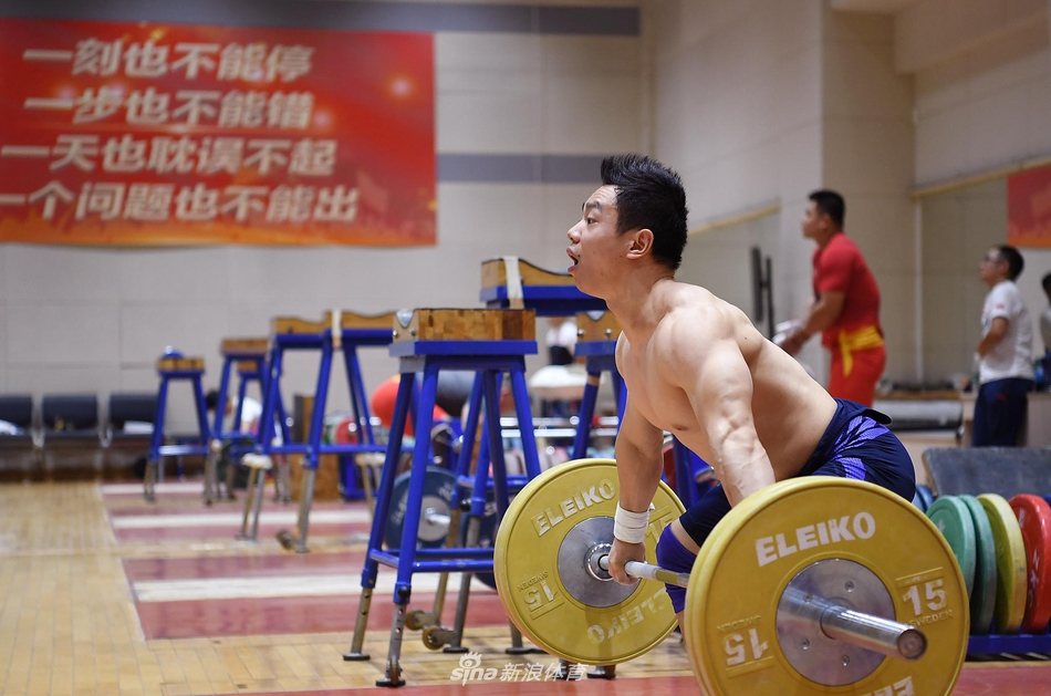 中国举重队备战世锦赛