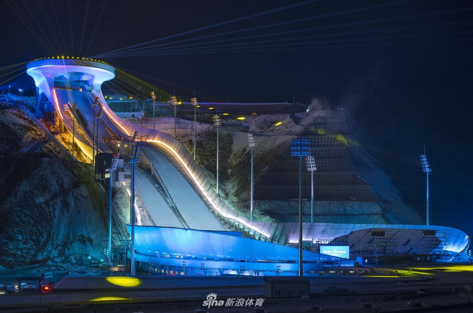 国家跳台滑雪中心“雪如意”初亮相