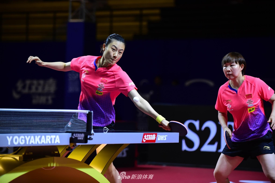 乒乓球亚锦赛丁宁/朱雨玲获女双冠军