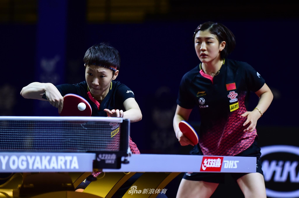 乒乓球亚锦赛丁宁/朱雨玲获女双冠军