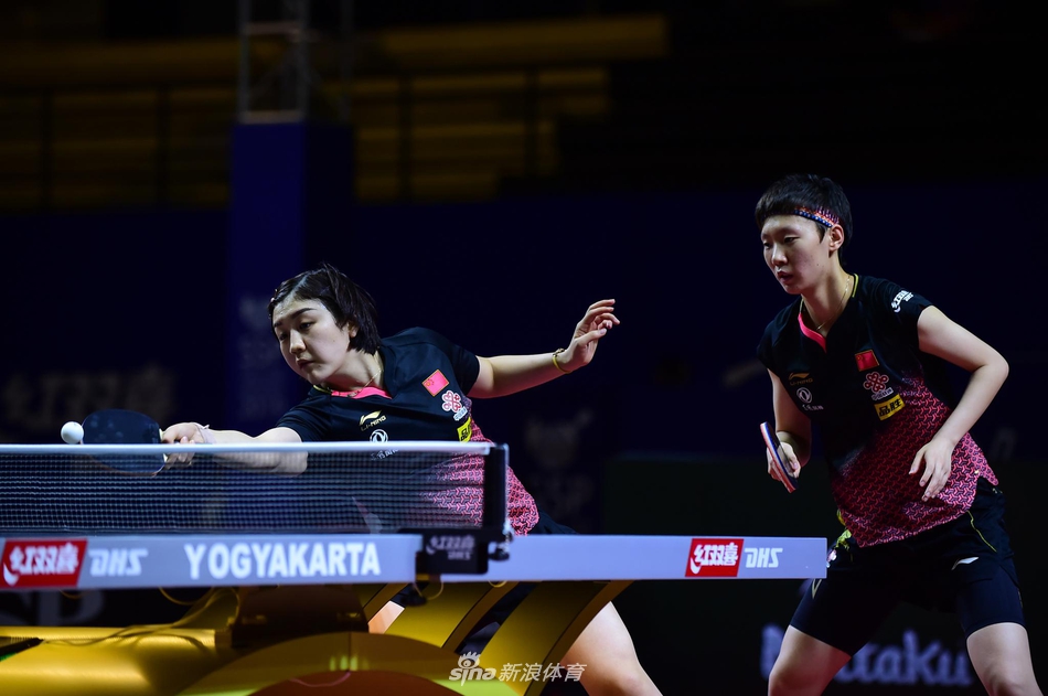 乒乓球亚锦赛丁宁/朱雨玲获女双冠军