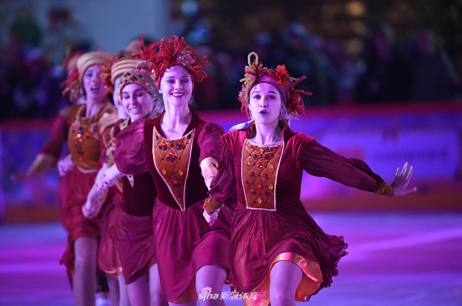 莫斯科红场露天滑冰场 扎吉托娃领衔冰上表演