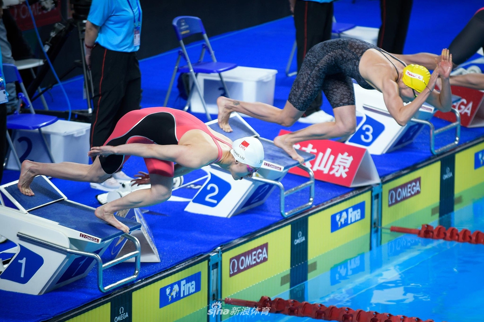 刘湘打破女子50米自由泳亚洲纪录