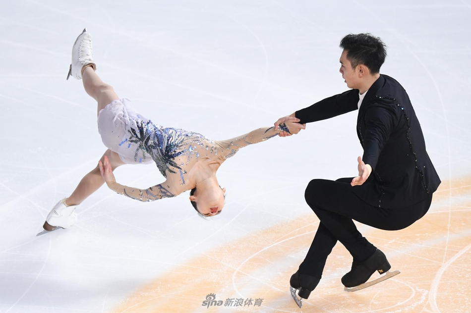 花滑中国杯彭程/金杨双人滑夺冠