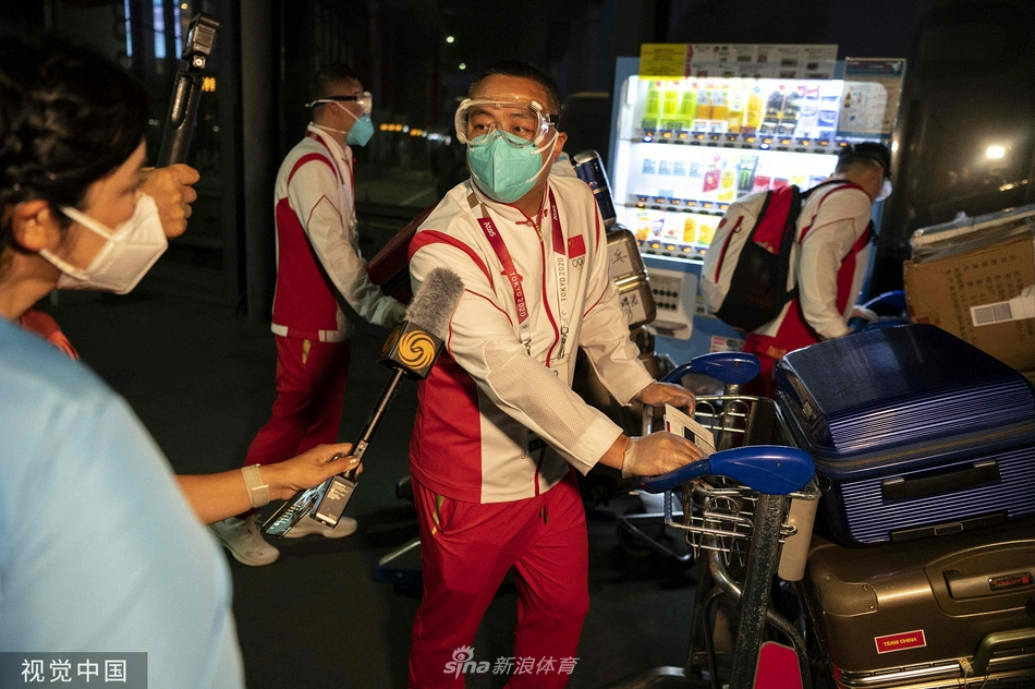 中国乒乓球队抵达日本 参加东京奥运会