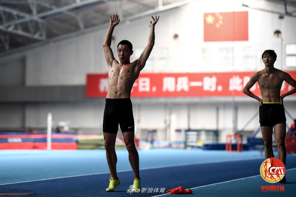 男子跳远 张耀广