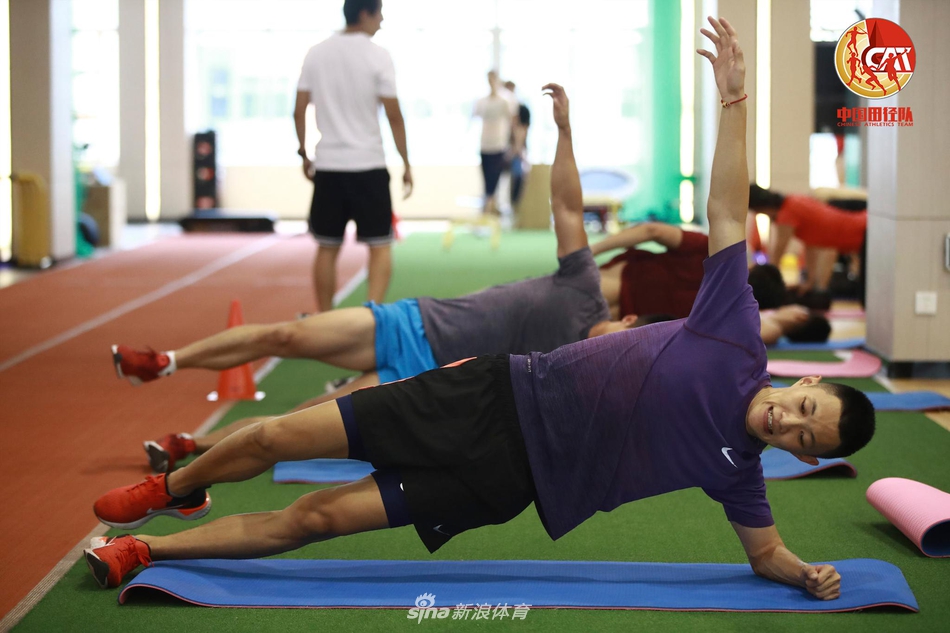 男子跳远 王嘉男