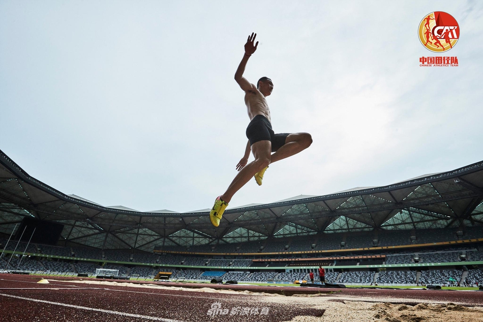 男子跳远 王嘉男