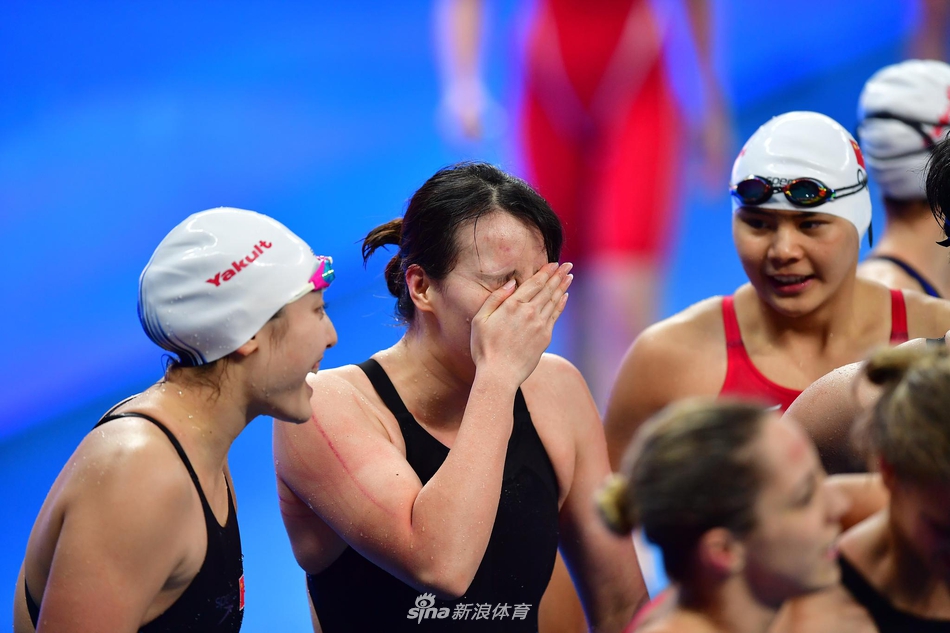 新浪直击世锦赛傅园慧摘银欣喜若狂