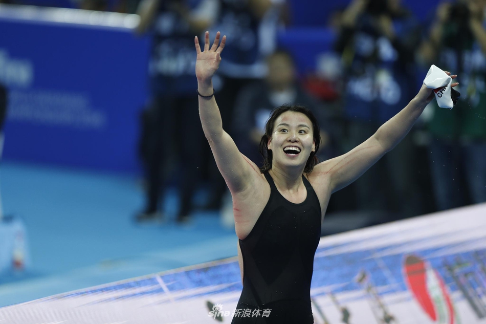 新浪直击傅园慧错失奖牌挥手离场