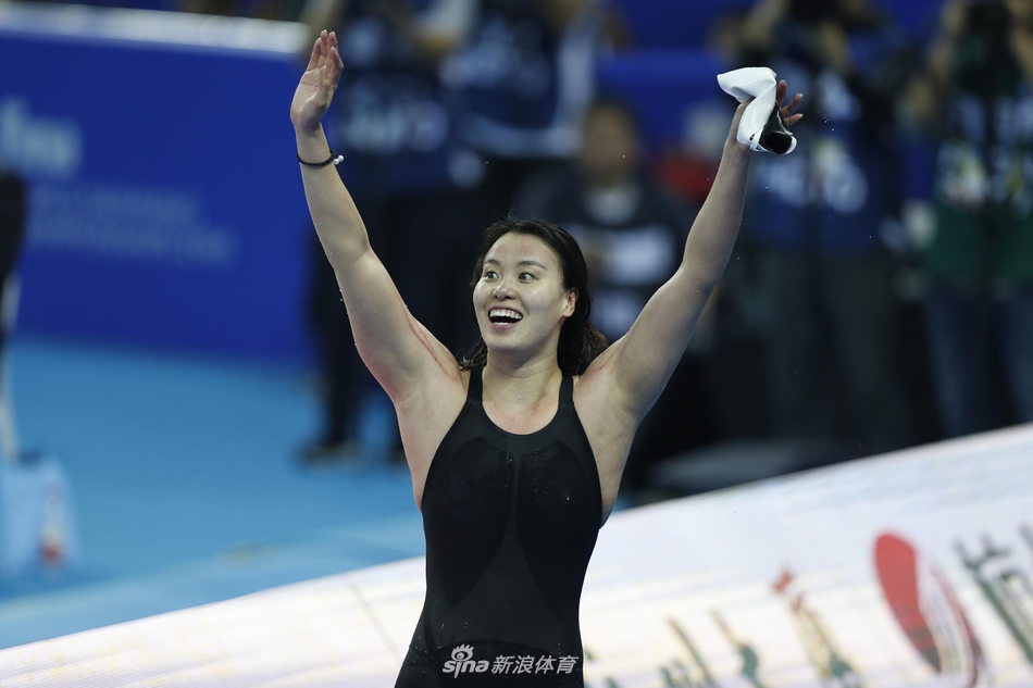 新浪直击傅园慧错失奖牌挥手离场