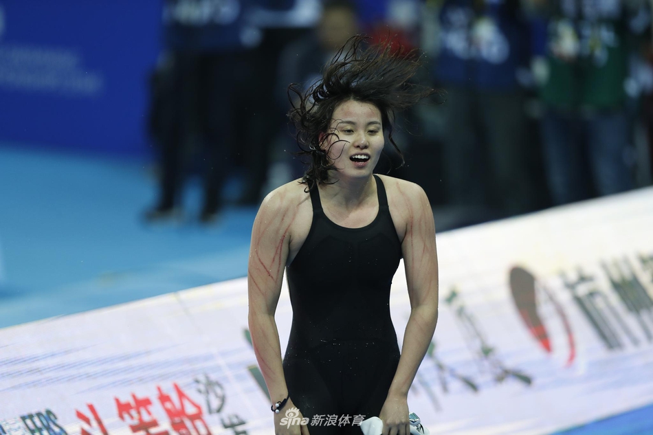 新浪直击傅园慧错失奖牌挥手离场