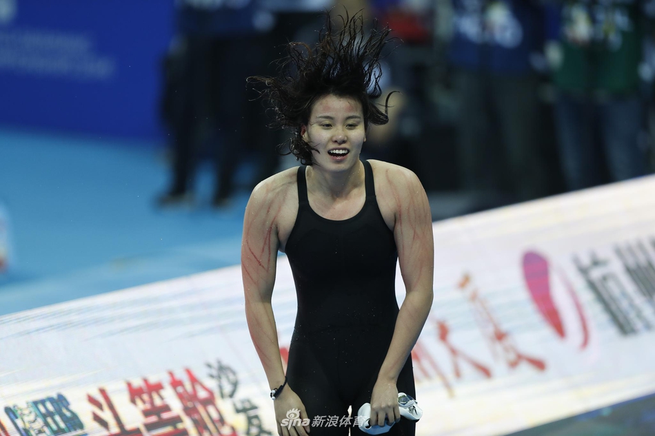 新浪直击傅园慧错失奖牌挥手离场