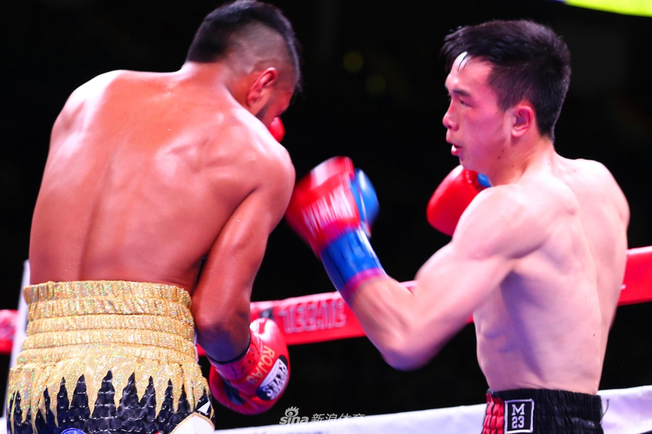 新浪直击徐灿赢得WBA世界金腰带