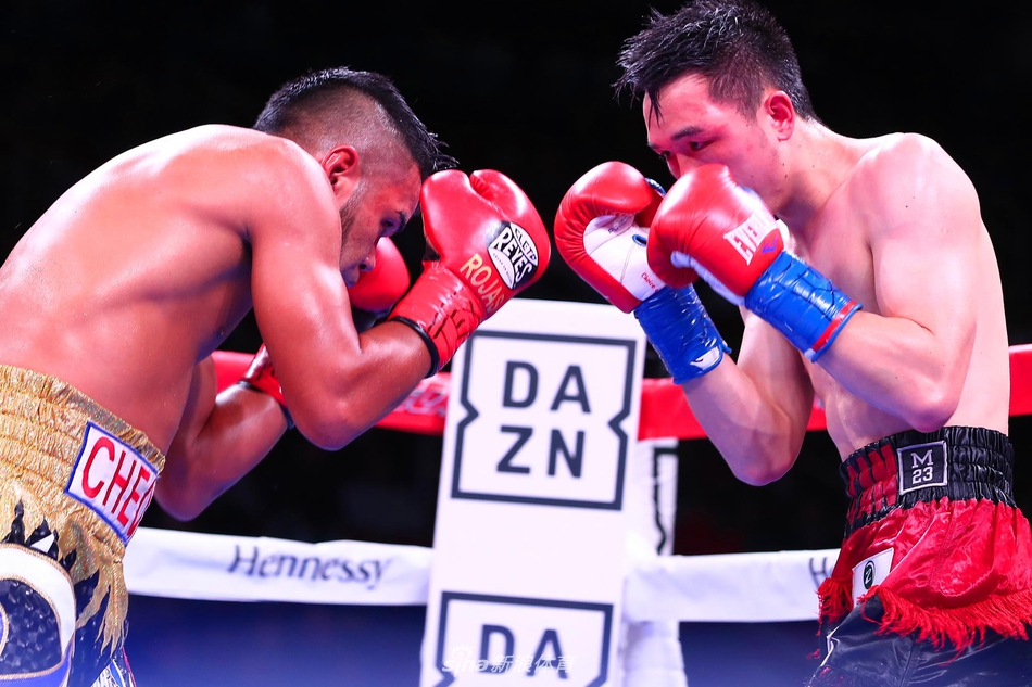 新浪直击徐灿赢得WBA世界金腰带