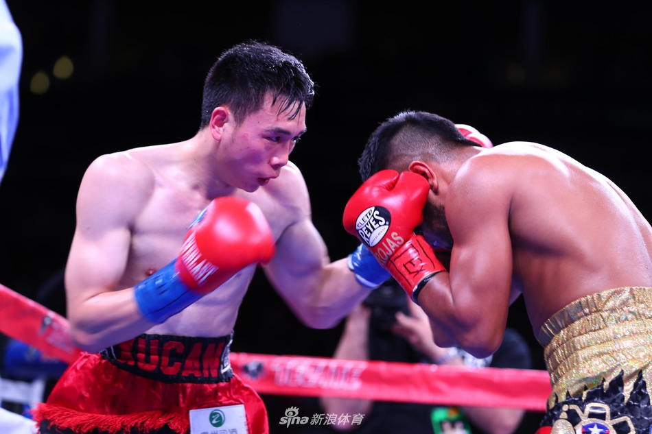 新浪直击徐灿赢得WBA世界金腰带