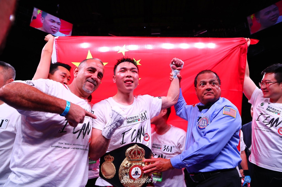 新浪直击徐灿赢得WBA世界金腰带