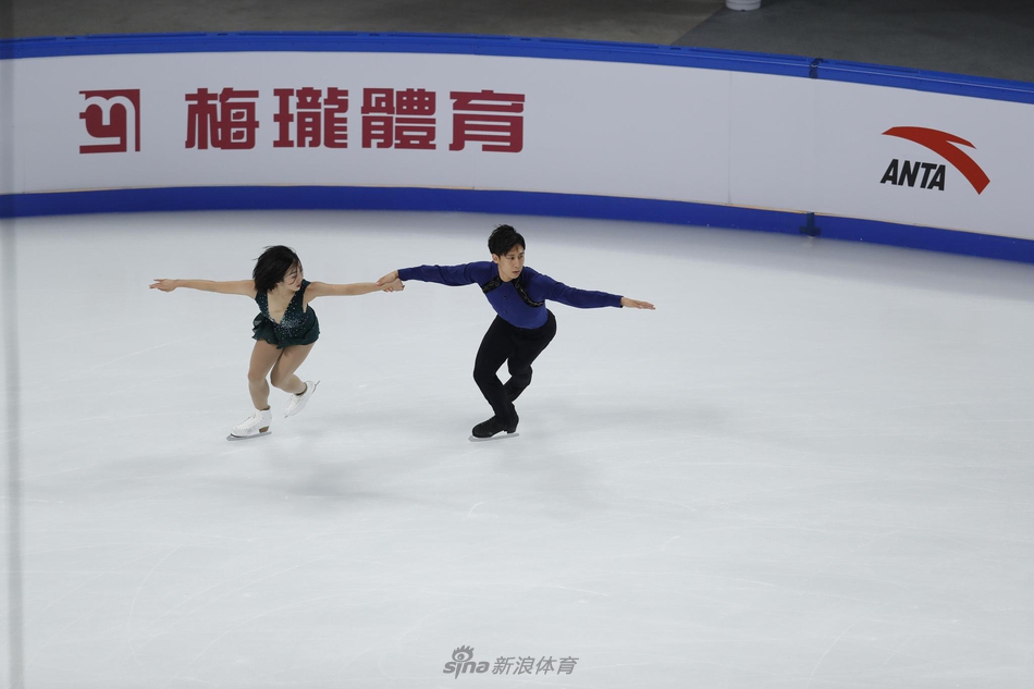 新浪直击花滑中国杯隋文静/韩聪夺冠