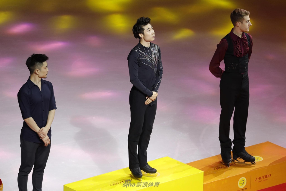 新浪直击花滑中国杯男单颁奖仪式