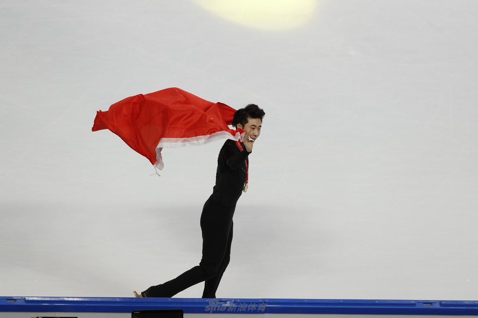 新浪直击花滑中国杯男单颁奖仪式