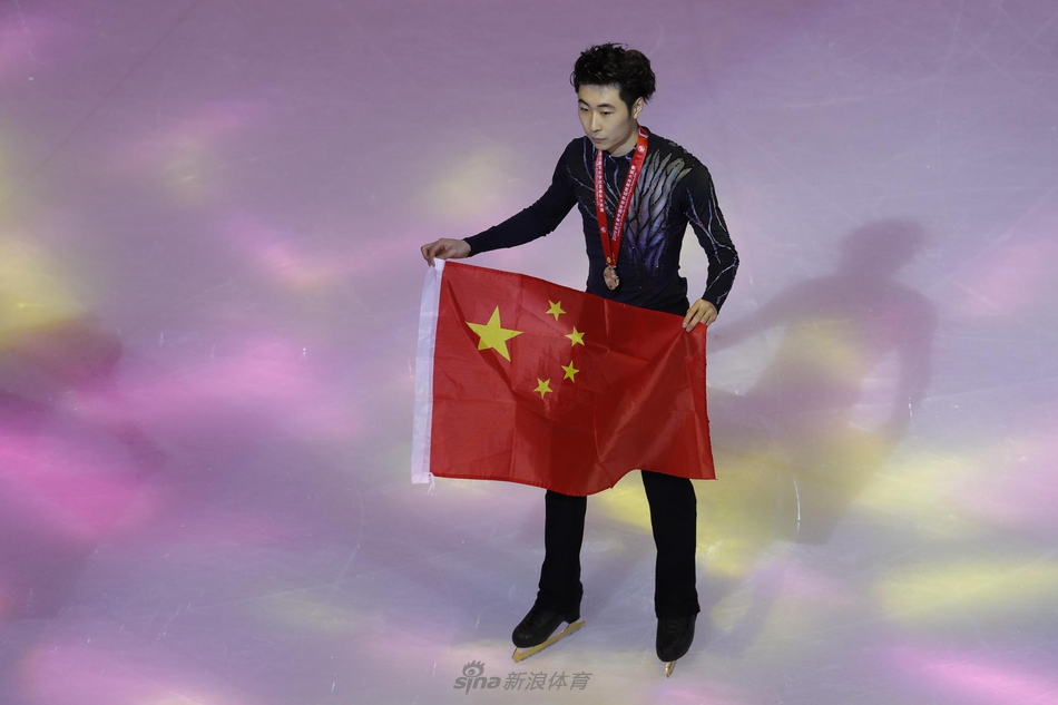 新浪直击花滑中国杯男单颁奖仪式