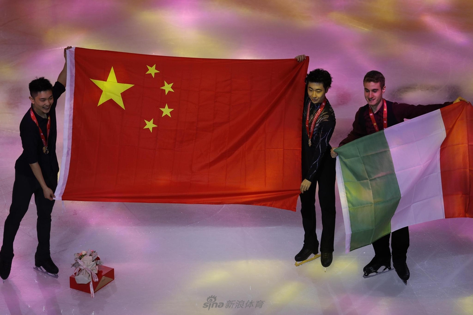 新浪直击花滑中国杯男单颁奖仪式