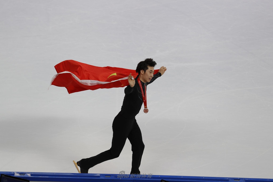 新浪直击花滑中国杯男单颁奖仪式