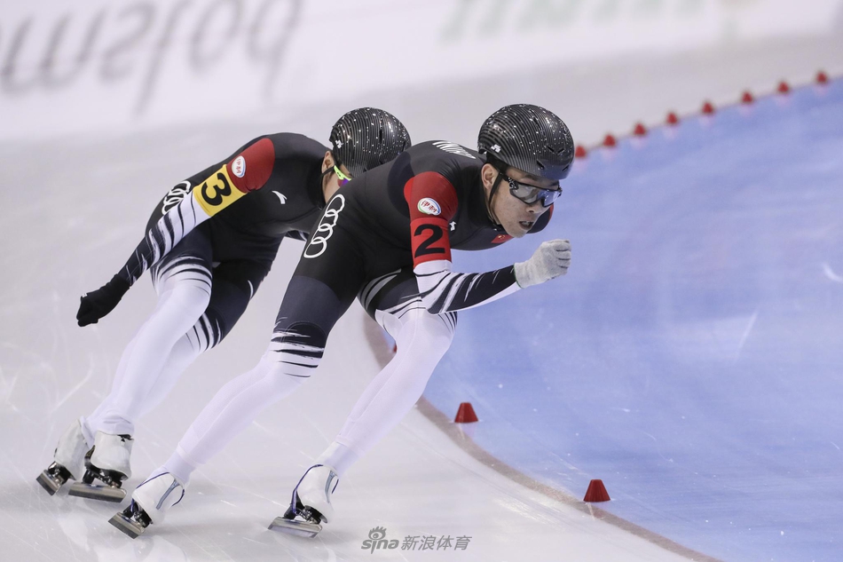 速度滑冰世锦赛中国男子团体竞速赛摘银牌