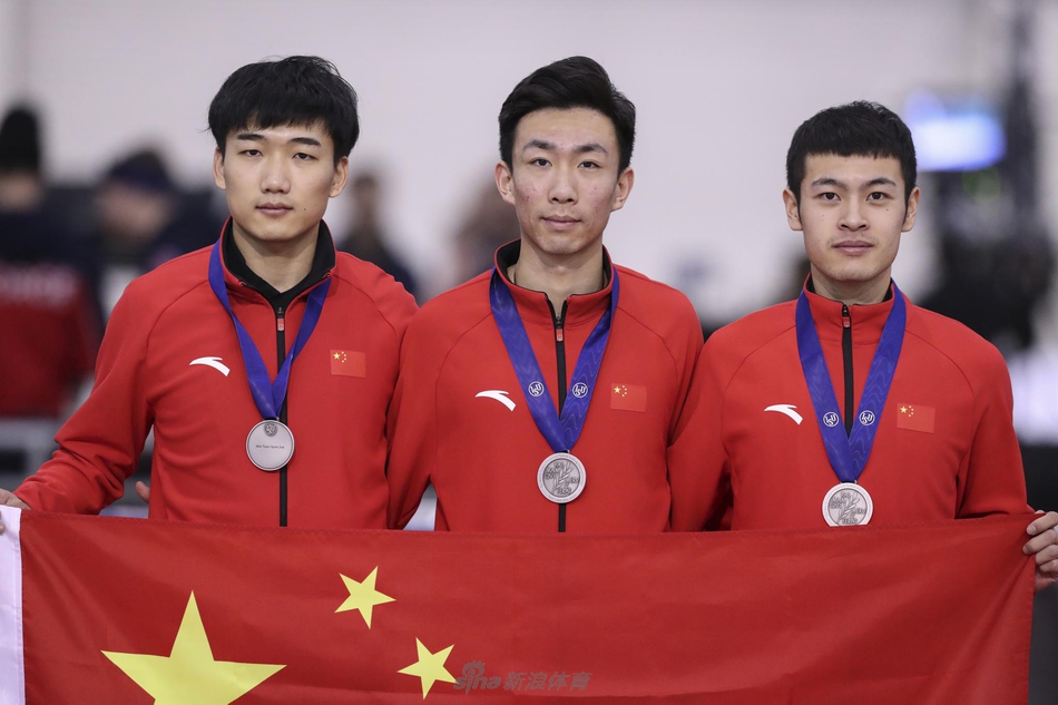 速度滑冰世锦赛中国男子团体竞速赛摘银牌