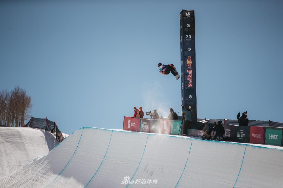 蔡雪桐获单板滑雪美国公开赛冠军