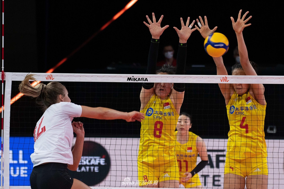 世联赛中国女排2-3不敌加拿大女排