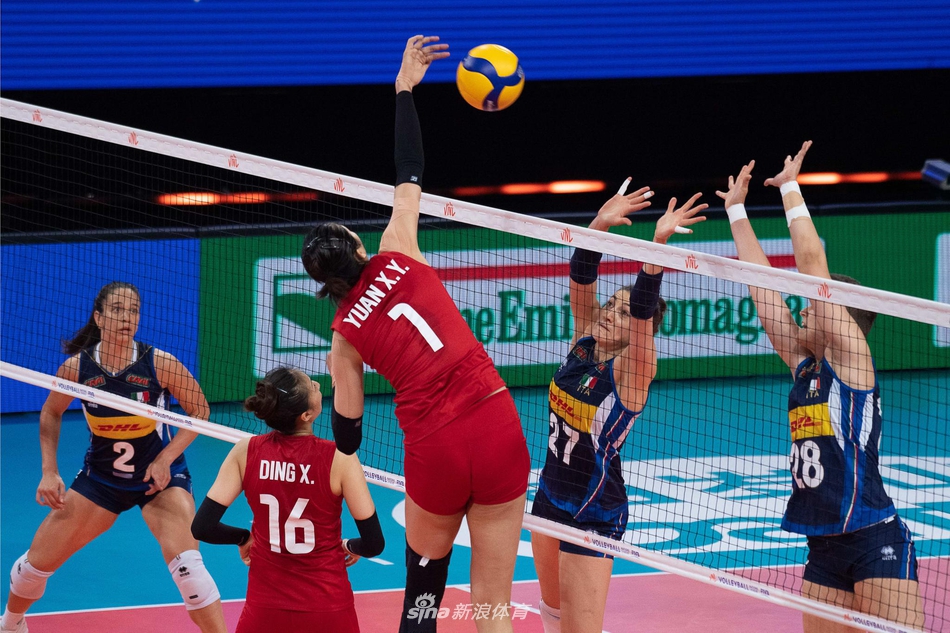 世联赛中国女排3-0意大利女排