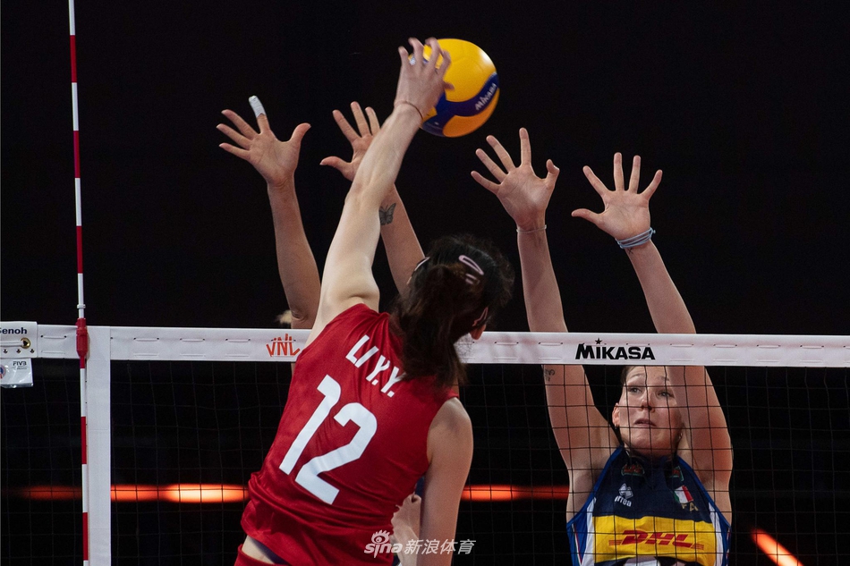 世联赛中国女排3-0意大利女排