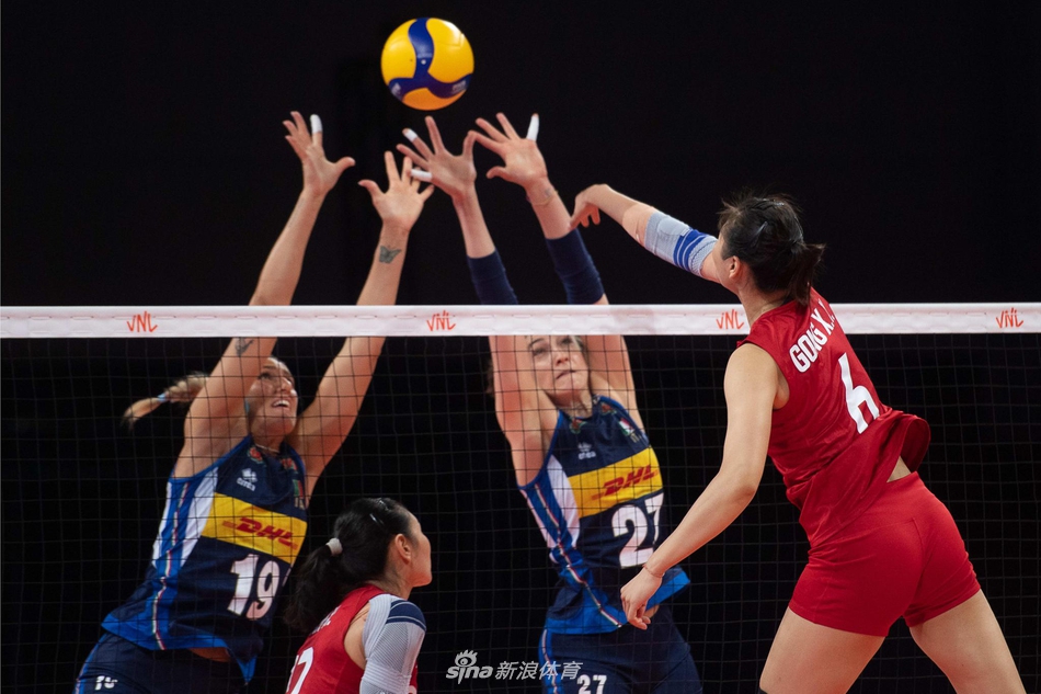 世联赛中国女排3-0意大利女排