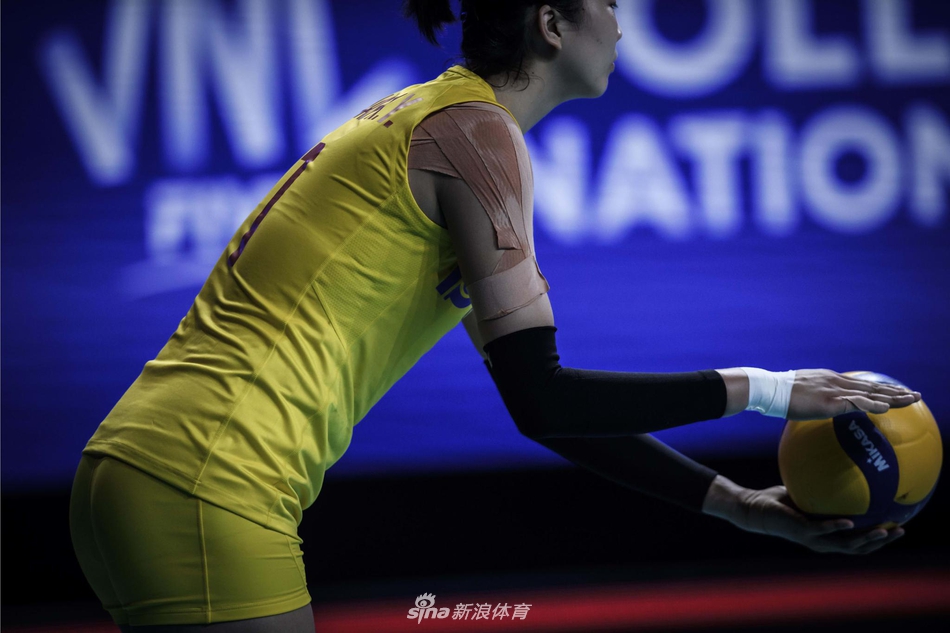 世联赛中国女排3-0美国女排