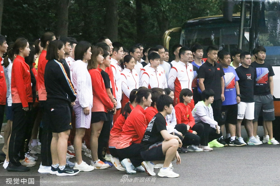 中国乒乓球队出征东京奥运会