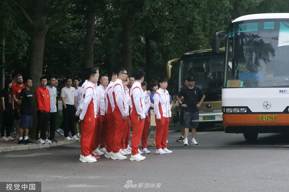 中国乒乓球队出征东京奥运会