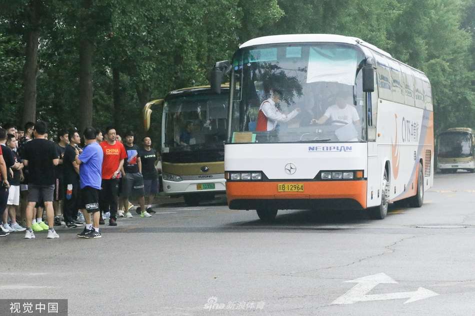 中国乒乓球队出征东京奥运会