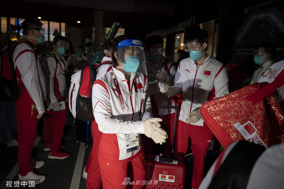 中国乒乓球队抵达日本 参加东京奥运会