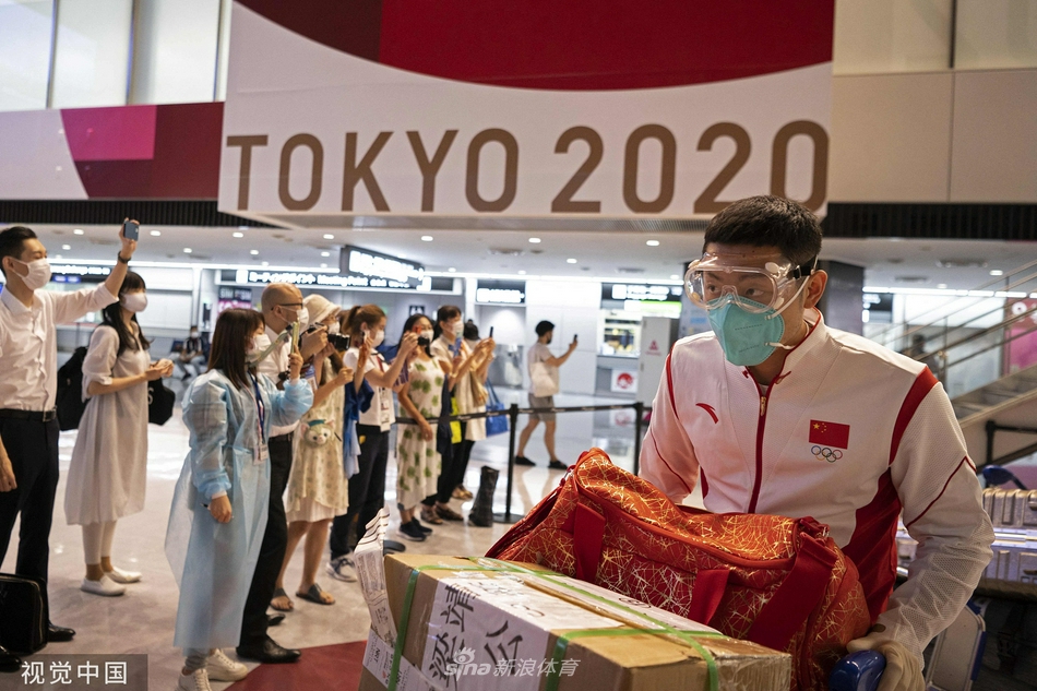 中国乒乓球队抵达日本 参加东京奥运会