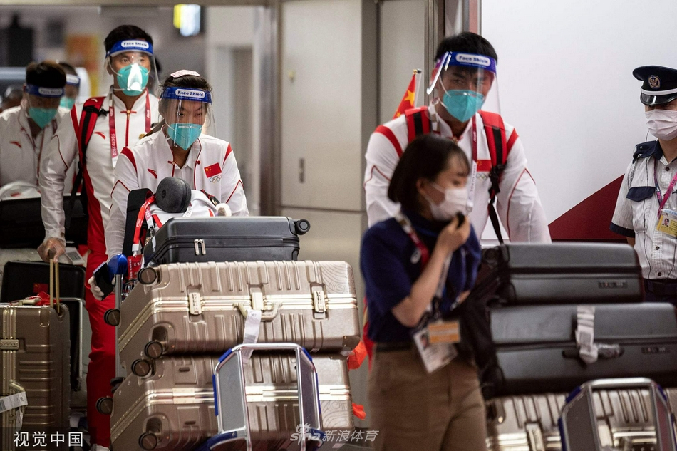 中国乒乓球队抵达日本 参加东京奥运会