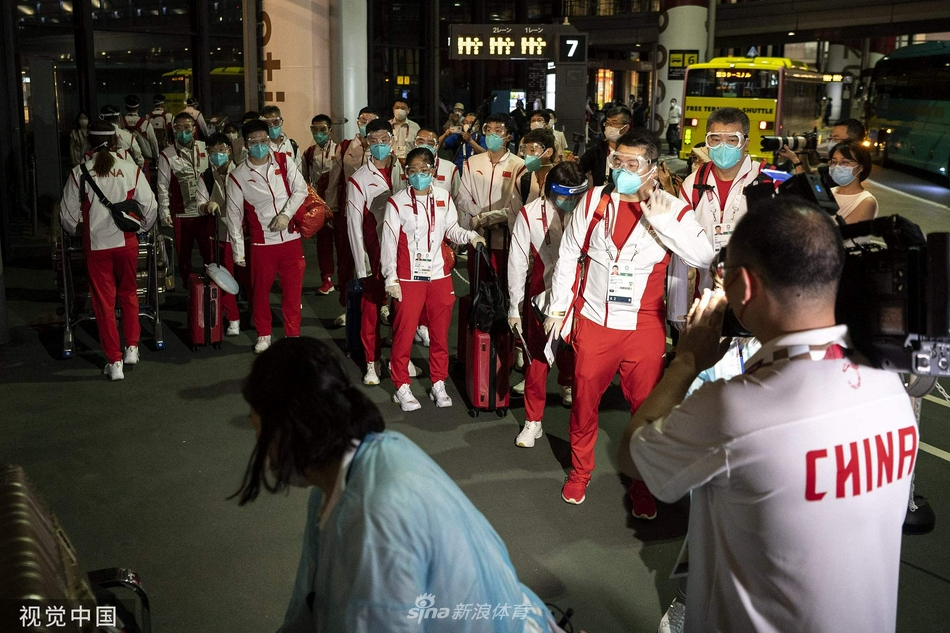 中国乒乓球队抵达日本 参加东京奥运会