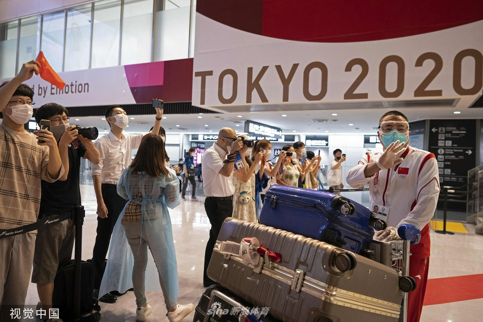 中国乒乓球队抵达日本 参加东京奥运会
