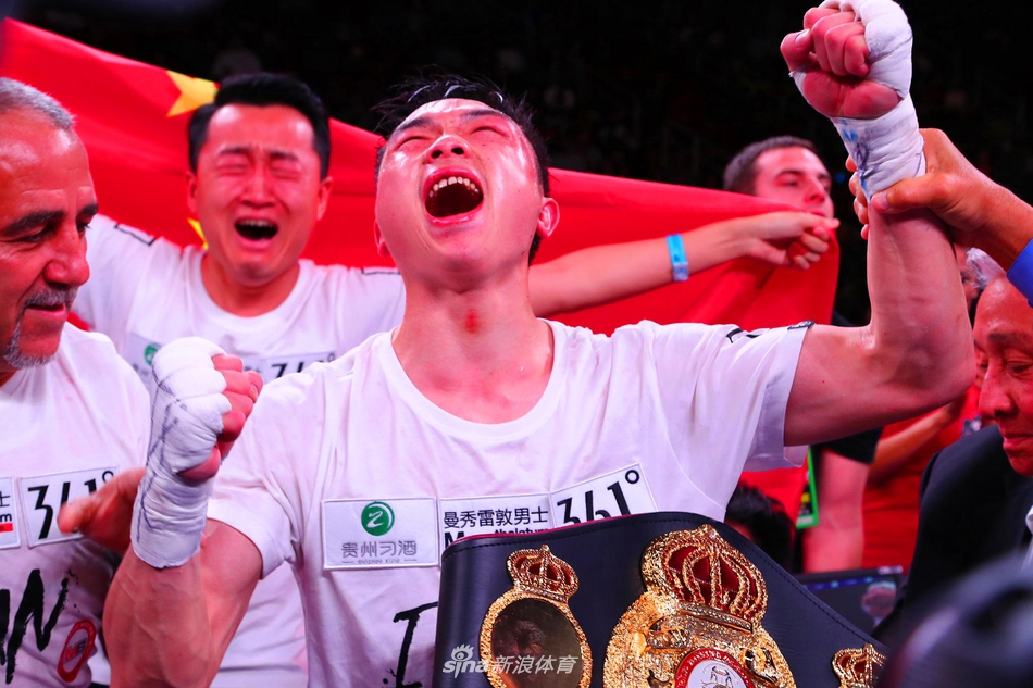 新浪直击徐灿赢得WBA世界金腰带