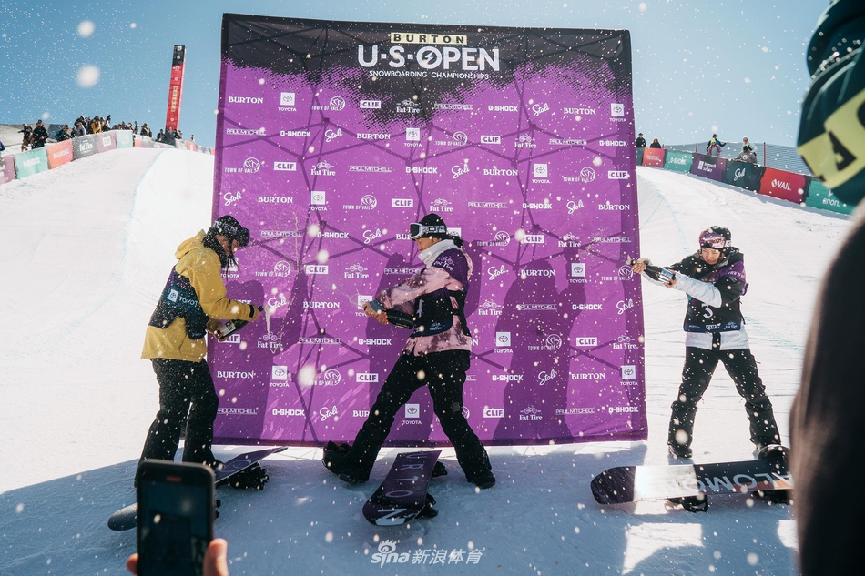 蔡雪桐获单板滑雪美国公开赛冠军