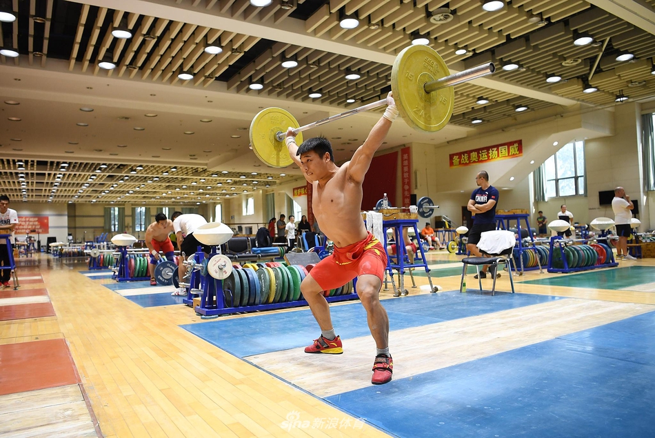 中国举重队备战世锦赛