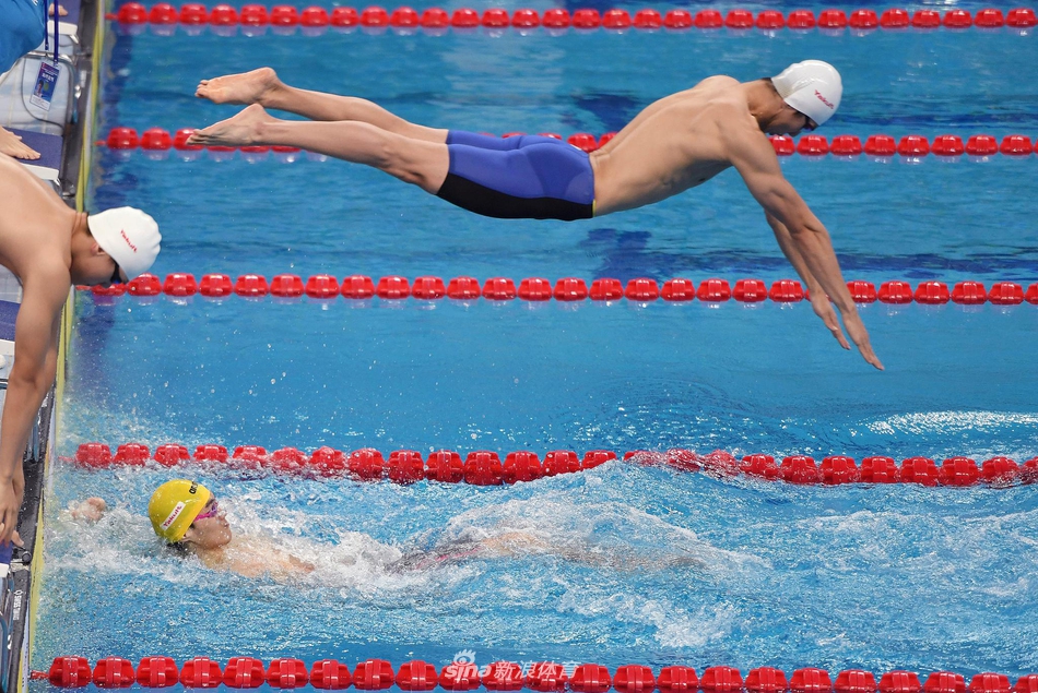全国冠军赛：男女4X100米混合泳接力打破世界纪录