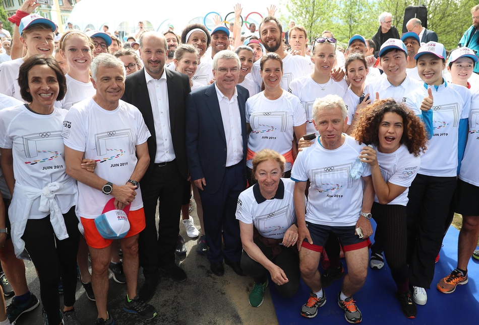 巴赫参加洛桑“奥林匹克日长跑”活动